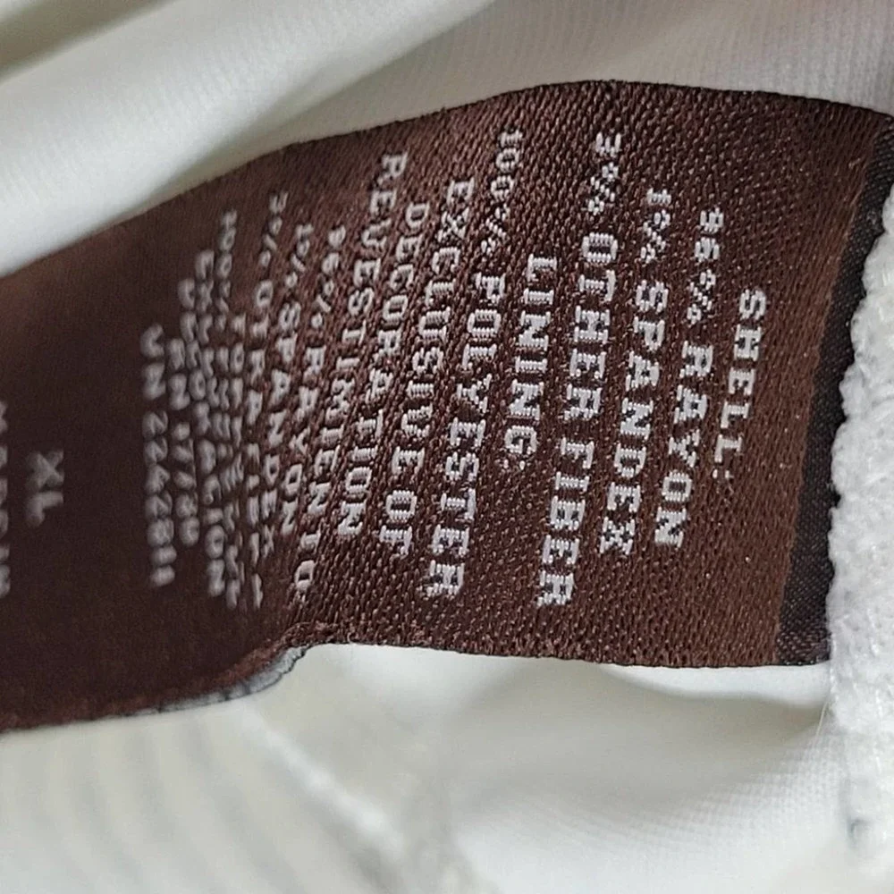Knox Rose Cream V-Neck Top - Picture 8 of 11
